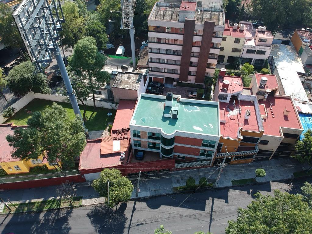 Vista aérea de la propiedad y la manzana