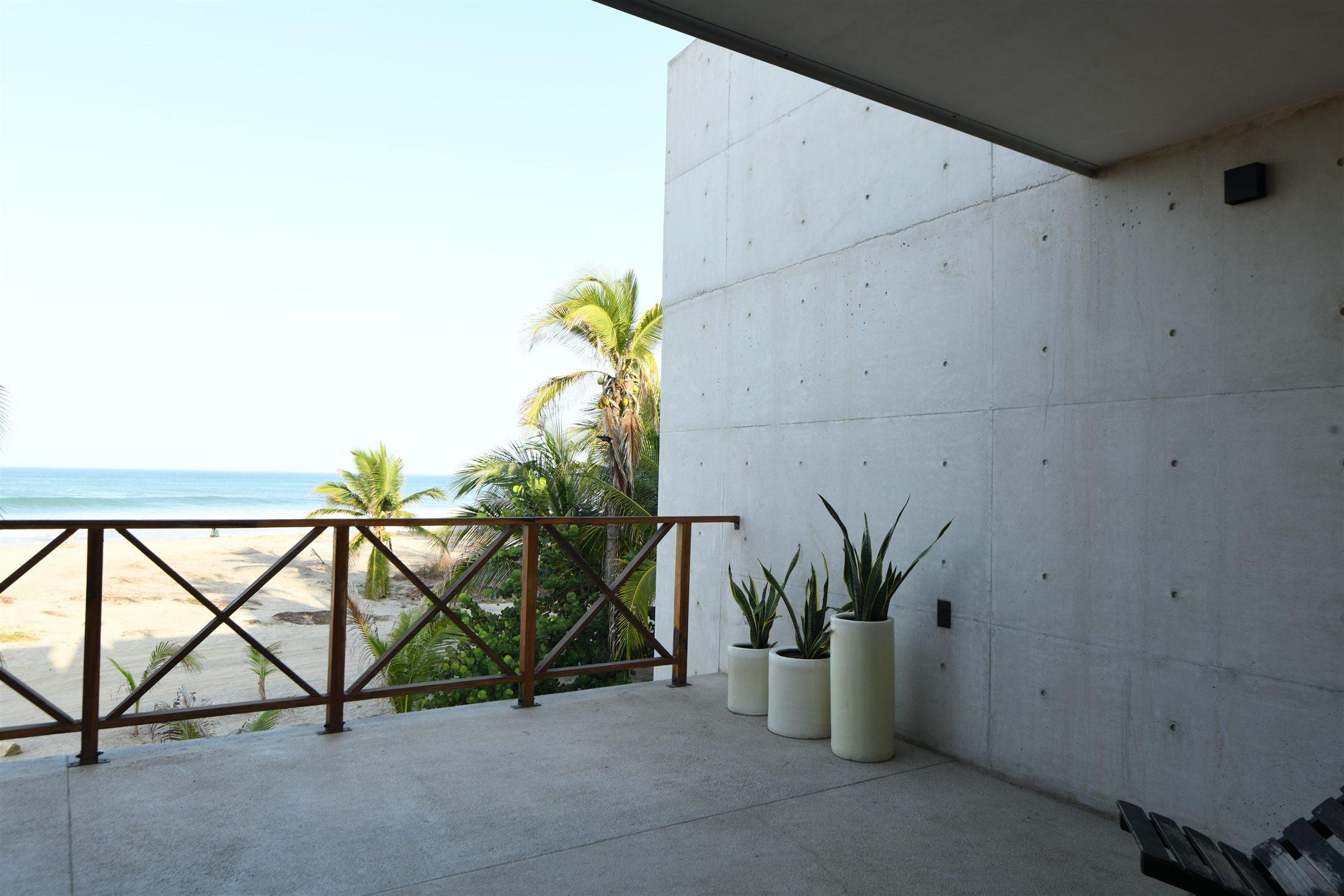 Terraza y alberca privada, vista al mar