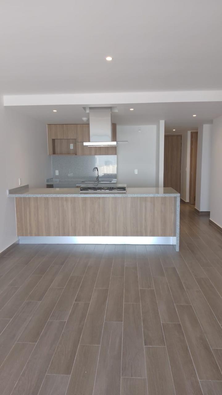 Cocina integrada con isla y estancia